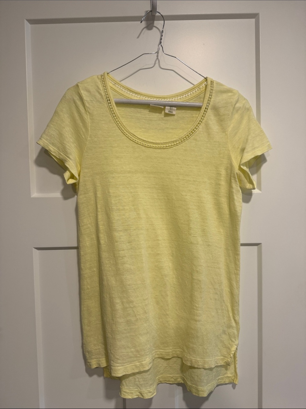 Lucy & Laurel Light Yellow Short Sleeve Scoop Neck Tee